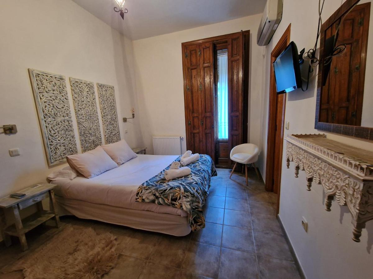 Hostal La Colonial Madrigal de la Vera Extérieur photo