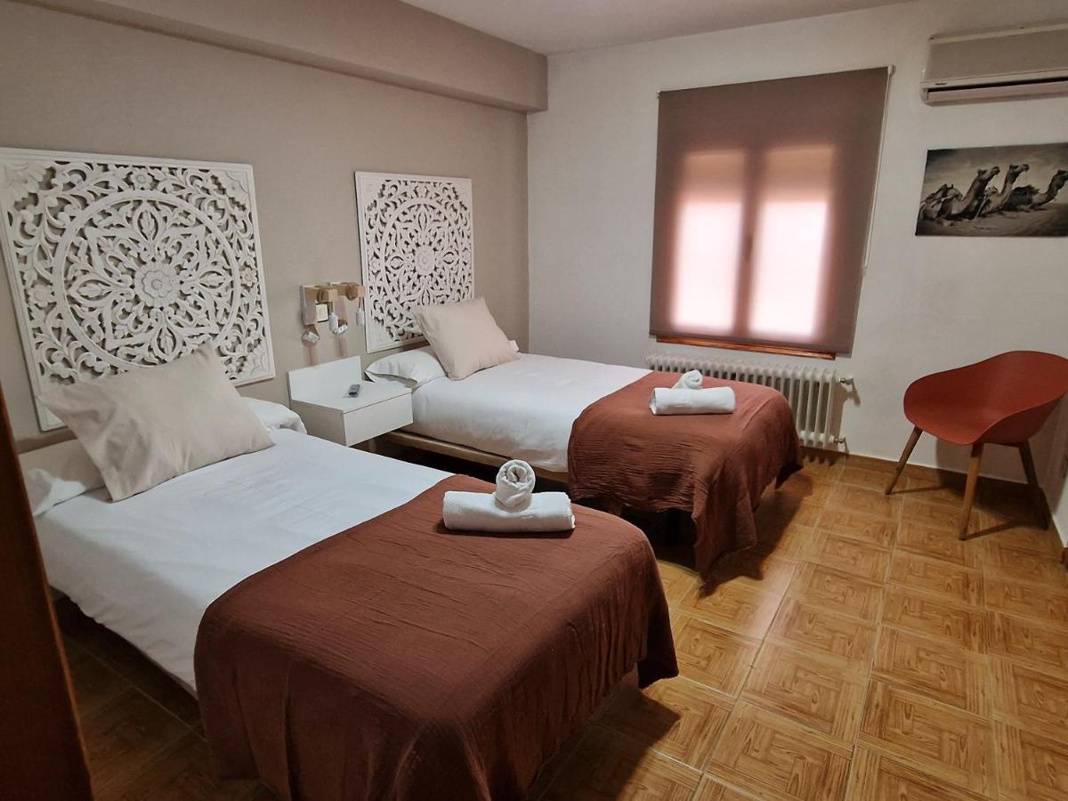 Hostal La Colonial Madrigal de la Vera Extérieur photo