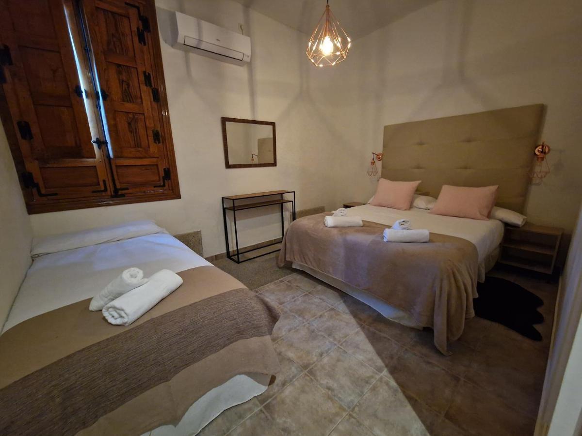 Hostal La Colonial Madrigal de la Vera Extérieur photo