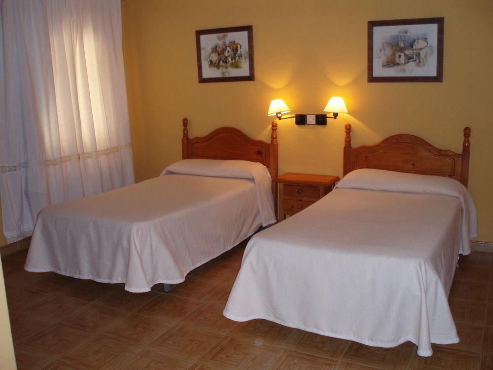 Hostal La Colonial Madrigal de la Vera Extérieur photo